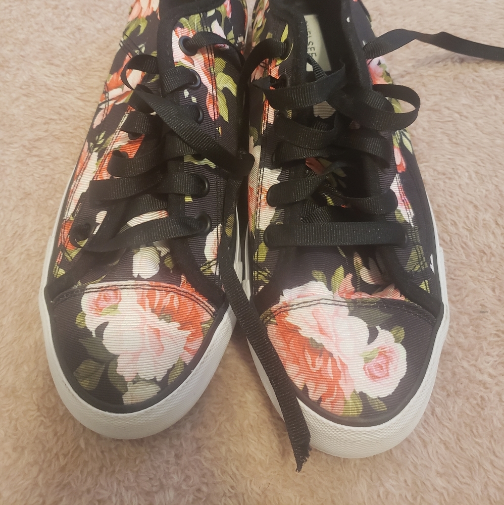 Chelsee Converse Sneakers - Picture 7 of 11